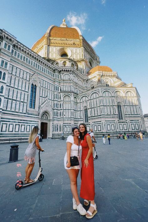 Florence Italy Pictures, Florence Outfit Summer, Florence Italy Picture Ideas, Florence Outfits Summer, Study Abroad Aesthetic Italy, Abroad Study Aesthetic, Florence Picture Ideas, Florence Pictures, Florence Italy Outfits