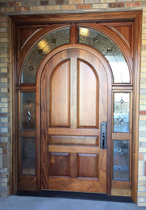 A round top African mahogany door is embellished with a gorgeous surround of leaded glass to provide a rich, elegant look. Round Main Door Design, Round Door Design, Arched Entry Doors, Mahogany Door, Entry Doors With Glass, Big Doors, Mahogany Doors, Wood Front Doors, Entrance Door Design