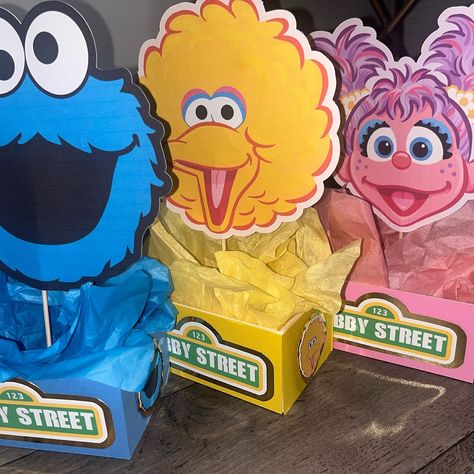 Custom Party Favors✨ | 🤍Sesame Street💚 . . . . . . . . . . . . . #sesamestreetparty #sesamestreetbirthday #elmo #abby #elmobirthday #customfavors… | Instagram Elmo Birthday Party Girly Centerpieces, Diy Elmo Birthday Party, Elmo Centerpieces, First Birthday Board, Birthday Party Girl, Elmo Birthday Party, Sesame Street Birthday Party, Sesame Street Party, Elmo Birthday