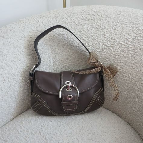 SOLD 🧸 2006 Coach chocolate brown leather mini soho bag 🧸 ⋆ $185 ⋆ Free US shipping ⋆ great overall condition, has 2 black marker stains on the back of the bag, see pictures ⋆ 10" x 6" ⋆ Purchase directly through link in bio or dm me to purchase ⋆ Accessories included #vintagecoach #fall #pinterest #fallaesthetic #fallinspo Coach Soho Bag, Coach Aesthetic, Coach Vintage Bag, Fall Pinterest, Dream Accessories, Fashion Diary, Vintage Coach Bags, Pretty Bags, Cute Purses