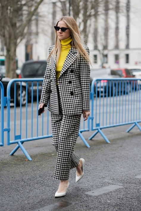 Gingham Suit, Gingham Suit Women, Gingham Dress Street Style, Gingham Street Style, Plaid Suits Women Street Style, Trendy Gingham Long Sleeve Outerwear, Checkered Suit, Balenciaga Shirt, Street Style Chic