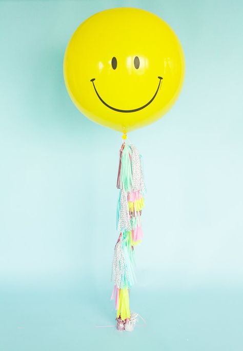 Don't Worry Be Happy Tassel Garland, OR Balloon garland (Free Shipping) Emoji Balloon, Birthday Balloons Pictures, Face Cute, Don't Worry Be Happy, Emoji Party, Big Balloons, Lovely Smile, Cute Emoji, Tassel Garland