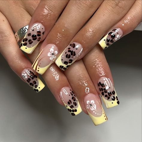 leopard print nails⭐️🐆🌺 #nails #nailinspo #nailart #gel #gelnaildesign #gelpolish #gelinspo #nailsnailsnails #gelx #gelextensions #gelxinspo #leopard #leopardprint #leopardprintnails #cheetah #cheetahnails #nailporn #nailpolishaddict #nailcommunity Nailinspo Nailart, Cheetah Nails, Leopard Print Nails, Print Nails, Gel Extensions, Gel Nail Design, Nails Nails, Gel Polish, Nail Inspo