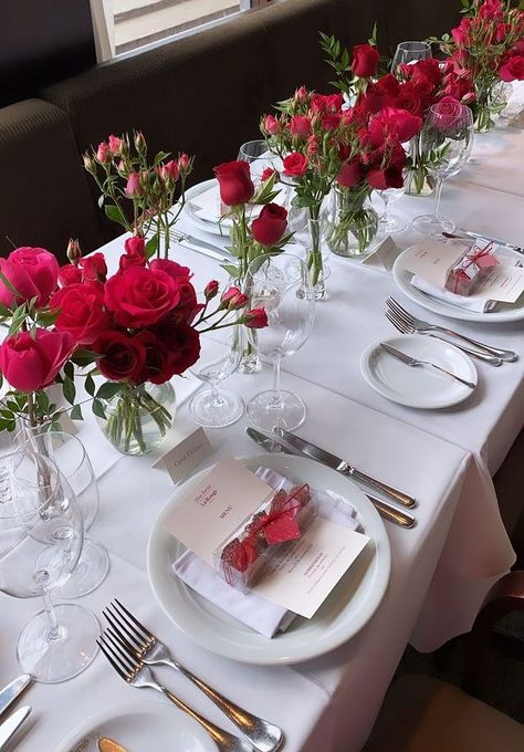 Ladies In Red Party, Pink And Red Dinner Table Decor, Red Bridal Shower Decorations, Red Brunch Decor, Red And Pink Table Decor, Red And White Table Decor, Red And White Bridal Shower Ideas, Bridal Shower Red Theme, Red Table Scape