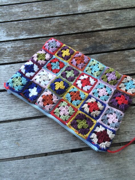 MacBook Air cover Crochet Macbook Cover, Crochet Totes, Macbook Cover, Macbook Air Cover, Macbook Covers, Crochet Tote, Crochet Cardigan, Macbook Air, Laptop Sleeve