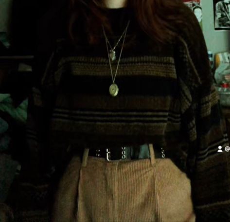 Remus Lupin Sweater Aesthetic, Remus Lupin Fashion Aesthetic, Remus Lupin Outfit Style, Female Remus Lupin Outfit, Remus Lupin Style Clothes, Remus Lupin Lookbook, Remus Outfit Aesthetic, Remus Lupin Wardrobe, Female Remus Lupin Aesthetic