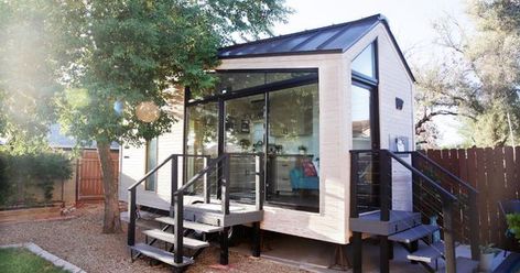 3 Things To Consider When Moving Into A Tiny House Small House Pictures, Small Farmhouse Plans, Modern Courtyard, Courtyard House Plans, Building A Tiny House, Best Tiny House, Small Farmhouse, Bungalow House Plans, Plans Modern