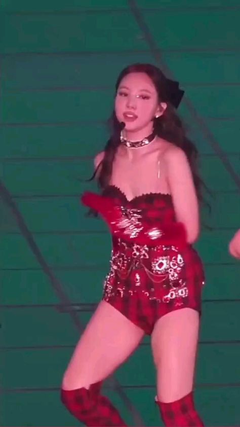 ~JIHYO♤ Nayeon Red, Fancam Dance, Nayeon Fancam, Red Video, Iphone Wallpaper Winter, Video Dance, Twice Video, Kpop Girls, Red