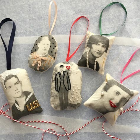 Fabric Photo Ornaments Diy, Family Photo Ornaments, Diy Photo Ornaments, Heirloom Christmas, Presents Ideas, Heirloom Ornaments, Foto Transfer, Handcrafted Gifts, Photo Transfer