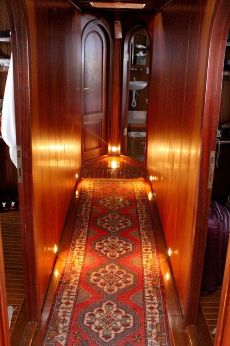 Vintage Yacht Interior, Sailboat Bedroom, Wood Boat Interior, Sailing Yacht Interior, Ship Interior, Boat Vacation, Liveaboard Boats, Boat Interior Design, Sailboat Interior