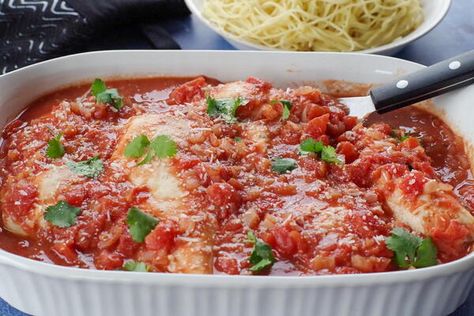 This easy Baked Chicken Cacciatore recipe is baked in the oven with chicken breasts (or thighs), using pantry ingredients like canned tomatoes, onions and garlic. It's perfect for either a weeknight dinner or a special occasion such as a birthday, date, night or Valentine's Day! This dish was something my Mom made when I was growing up. She took the Chicken Cacciatora recipe from the Five Roses Cookbook and made it Weight Watchers friendlier (yay Mom!). It's quick and easy to make with chicken a Baked Chicken Cacciatore, Chicken Cattitore, Cacciatore Recipes, Chicken Cacciatore Recipe, Pantry Ingredients, Canned Tomatoes, Chicken Cacciatore, Baked Cheesecake Recipe, Easy Baked Chicken