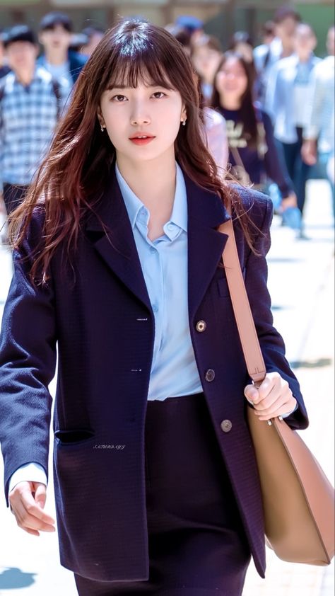 Suzy Bae Fashion, Woman In Suit, Outfit Korean, Ladies Blouse Designs, Bae Suzy, Workwear Fashion, Korean Actresses, Formal Outfit, Korean Actress