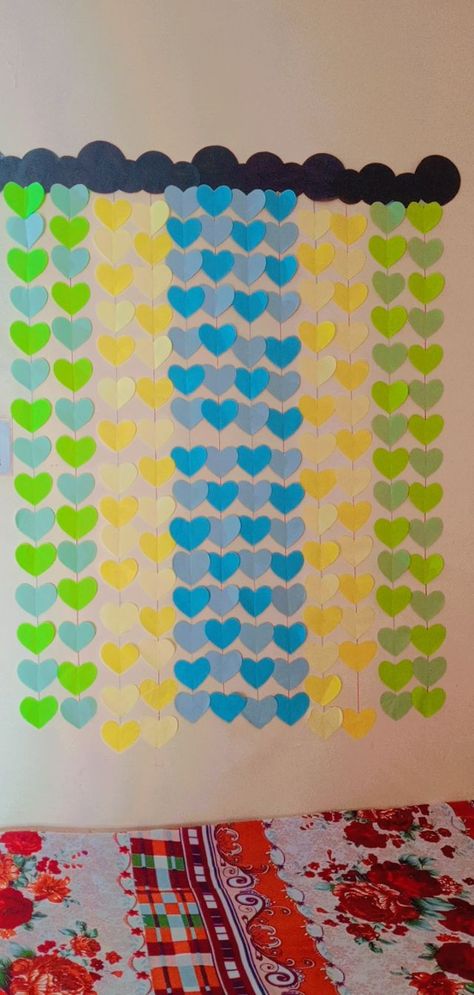 °required items° 7 coloured craft paper for making hearts Wollen thread Wollen Thread Crafts, Thread Crafts, Wall Hanging Diy, Craft Paper, Diy Wall, Paper Crafts, Wall Hanging, Thread, Wall