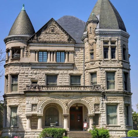 Historical Homes Of America on Instagram: “The Conrad-Caldwell House Museum is one of the finest examples of Richardsonian Romanesque architecture in Louisville, KY, constructed by…” Romanesque Revival Architecture, Romanesque House, Richardsonian Romanesque, Townhouse Architecture, Very Small Bedroom Ideas, Architecture References, Very Small Bedroom, Falling Water House, Awesome Houses