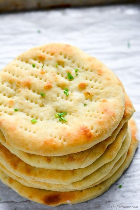 Quick Naan Bread Recipe, Baked Naan Bread, Naan Bread Recipe, Recipes With Naan Bread, Flat Breads, Garlic Naan, Naan Recipe, Baked Garlic, Indian Bread