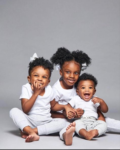 Newborn Sibling Pictures, Cousin Photo Shoots, Mommy Daughter Photography, Birthday Shoots, Sibling Photo Shoots, Cousin Photo, Newborn Sibling, Sibling Pictures, Newborn Family Photos