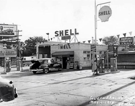 Vintage gas station Mobil Oil, Shell Gas Station, Chesapeake Beach, Old Gas Pumps, Vintage Gas Pumps, Pompe A Essence, Gas Service, Station Service, Old Garage