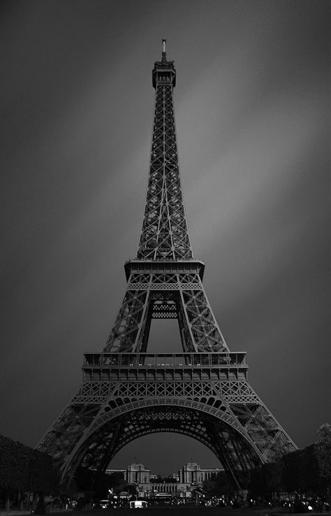 Eiffel Tower Aesthetic Black And White, Eiffel Tower Black And White, Drip Wallpaper, Architecture Black And White, Paris Black And White, Grey Aesthetic, Cross Wallpaper, Paris Tour Eiffel, Paris Wallpaper