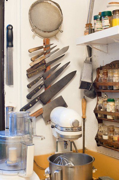 Knife Magnet, Kitchen Knife Storage, Grey Kitchen Designs, Kitchen Tour, Real Kitchen, Knife Storage, Spice Containers, Minimalist House Design, Chefs Kitchen