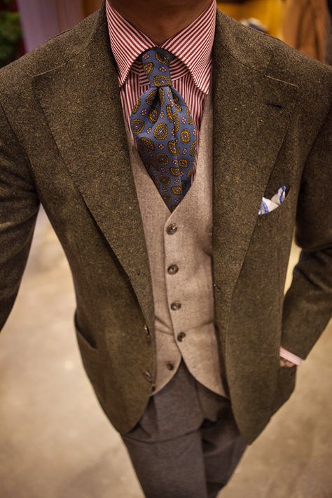 agnelli-esque — bntailor: Separate!! A Man In A Suit, Man In A Suit, Mens Fashion Smart, Mens Fashion Classic, Dapper Style, Dapper Men, Sharp Dressed Man, Men’s Suits, Mens Clothes