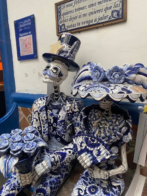 #talavera #puebla #mexico #antique #artesanias #artesaniamexicana #blue #white #aesthetic #calavera #skull #catrinamexicana Talavera Skull, Catrina Aesthetic, Blue White Aesthetic, Pet Ideas, Haircuts For Wavy Hair, Skull Decor, Hispanic Heritage, White Aesthetic, Dia De Muertos