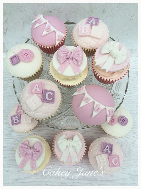 Pink-for-a-girl Baby Shower cupcakes; bunting, blocks, buttons and bows theme Bows Ideas, Baby Shower Cupcakes For Girls, Baby Shower Favors Diy, Cupcakes For Boys, Cupcakes Ideas, Baby Shower Cakes Girl, Baby Cupcake, Baby Shower Cake Pops