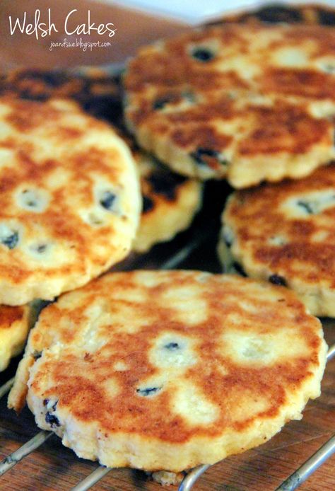 Jo and Sue: Welsh Cakes Welch Cakes, Recipes Using Dried Currants, Welsh Cake Recipe, Dried Currant Recipes, Welsh Cakes Recipe How To Make, Savoury Welsh Cakes, Welsh Rarebit Recipe Easy, Welsh Cawl Recipe, Welsh Cakes Recipe