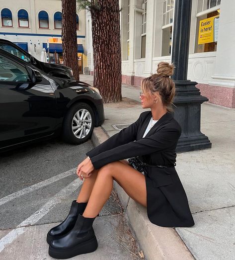 Chelsea Boot Outfit Women, Boot Outfit Women, Chelsea Boot Outfit, Chelsea Boots Outfit, Boots High Heels, Women Skirt, Boots High, Black Wedges, Shoes Shop