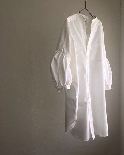 Diesel Punk, Stella Jean, Kitenge, Stylish Work Outfits, 가을 패션, White Shirts, Linen Dresses, White Fashion, Fashion Details