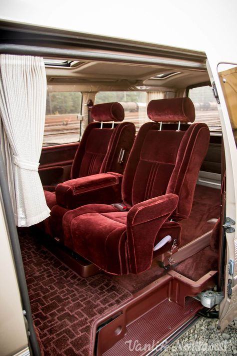 Bmw E30 Interior, Toyota Hiace Super Custom, Velvet Car, Custom Car Seats, Luxury Helicopter, Car Detail, Luxury Van, Vw T4, Car Interiors