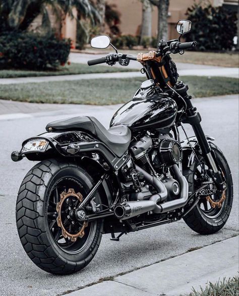 #harleydavidsonsoftailstreetbob Harley Davidson Dyna Super Glide Custom, Club Style Softail, Harley Davidson Dyna Club Style, Street Bob Club Style, Sportster Club Style, Club Style Dyna, Dyna Club Style, Harley Street Bob, Road King Harley Davidson