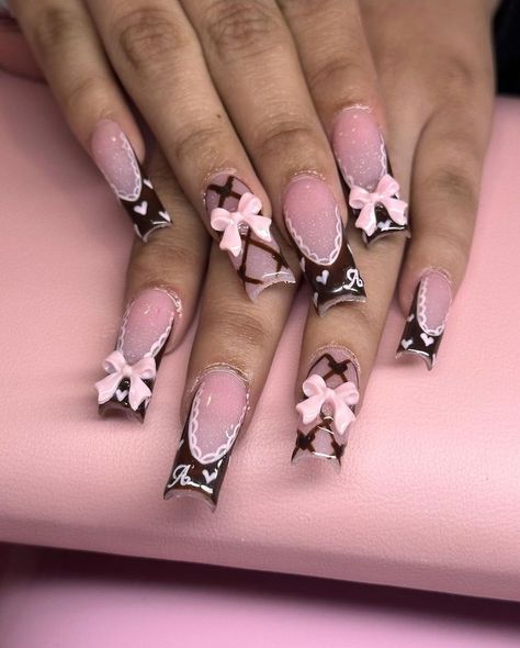 Cute Nails Kuromi, Nails With Thumb, Neopolitan Nails, Gloomy Bear Nails, Pink Brown Nails, Jirai Kei Nails, Brown And Pink Nails, Doll Nail Art, Pink And Brown Nails