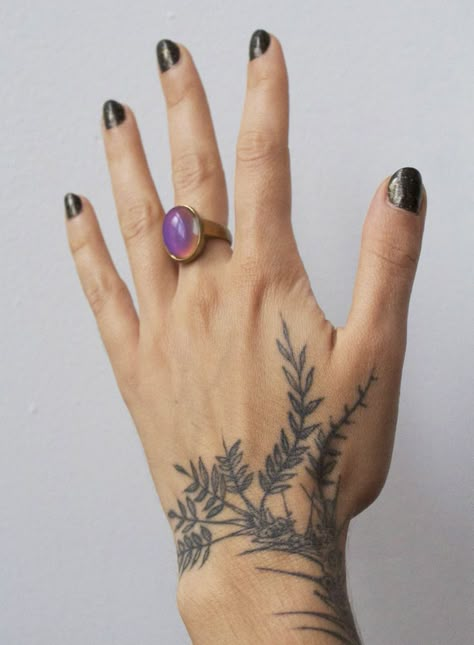 Partial Hand Tattoo, Nature Finger Tattoo, Plant Hand Tattoo, Nature Hand Tattoo, Bramble Tattoo, Temporary Tattoos Diy, Ivy Tattoo, Thumb Tattoos, Vine Tattoos