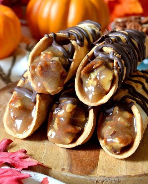 PECAN PIE CANNOLI are an outrageously delicious dessert mashup between crisp cannolis and gooey pecan pie ✨ You def don’t wanna miss this… Flavored Cannoli Filling, Thanksgiving Cannoli, Show Stopping Desserts, Canolli Filling, Unique Dessert Recipes, Cannoli Pie, Desserts For One, Unique Thanksgiving Desserts, Cannoli Desserts