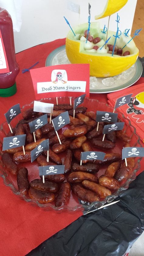 11 Swashbuckling Pirate Theme Party Ideas Pirate Themed Food, Camping Meal Ideas, Pirate Party Food, Pirates Dinner, Pirate Food, Pirate Halloween Party, Kids Pirate Party, One Piece Birthdays, Pirate Party Favors