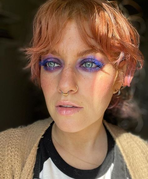 Colorful Mascara Looks, Purple Mascara Looks, Colored Mascara Looks, Big Mood Mascara, Mascara Looks, Purple Mascara, Purple Eyeliner, Colored Mascara, Funky Makeup