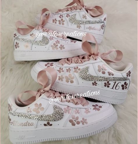 15 Shoes Quinceanera Vans, Quince Shoes Jordans, Pink Quince Sneakers, Sweet 15 Party Ideas Quinceanera Rose Gold, Rose Gold Quince Shoes, Quince Second Outfit, Rose Gold Quinceanera Shoes, Quince Shoes Sneakers Pink, Quince Nike Shoes