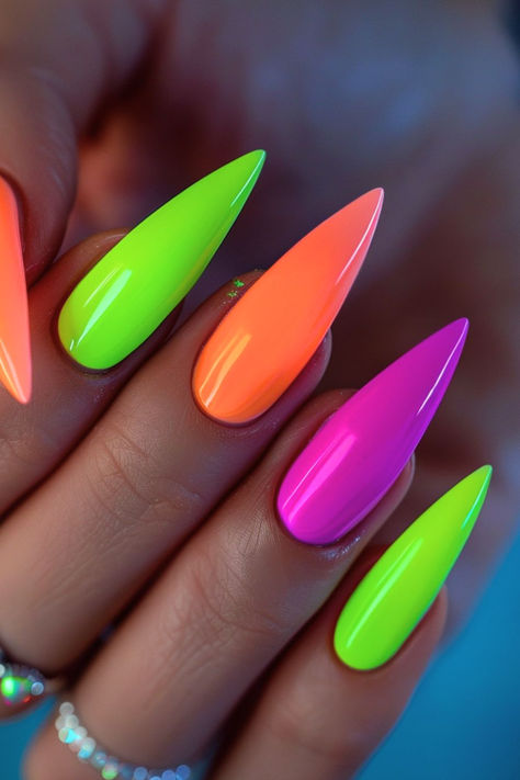 bright neon nails stiletto-shaped Nails Daisy, Summer Nails Neon, Nails Coral, Bright Summer Nails Designs, Neon Nail Designs, Nails Dark, Summer Nail Colors, Bright Summer Nails, Nail Pops