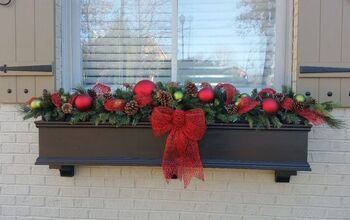 Christmas Window Box Decor, Flower Box Christmas Decor, Window Boxes Christmas Ideas, Christmas Window Box Decorations, Window Box Christmas Decor, Christmas Outdoor Window Boxes, Window Box Christmas Ideas, Christmas Window Boxes Outdoor, Holiday Window Boxes