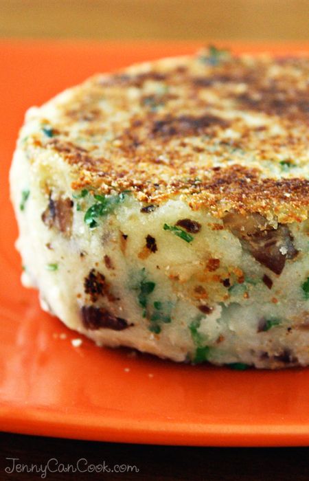 Sardine Cakes recipe from Jenny Jones (JennyCanCook.com) - Quick and easy healthy fish cakes. #JennyJones #JennyCanCook #sardines Sardine Cakes, Sardine Patties, Sardine Recipes Canned, Canned Fish Recipes, Jenny Can Cook, Sardine Recipes, Canned Fish, Fish Cakes, Almond Meal