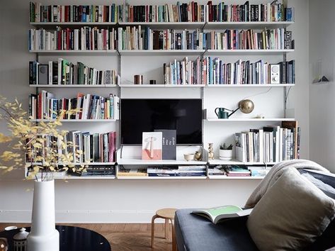 Apartment Shelving, Vitsoe Shelving, Tv Shelving, Track Shelving, Diy Shelf Brackets, Oak Wood Flooring, Vinyl Shelf, Bookshelves In Living Room, Library Wall