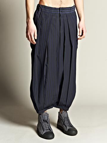 yohji  Yamamoto. My kind of #pants Nicholas Daley, Samurai Pants, F Men, Apocalyptic Fashion, Luxury Clothes Men, Pants For Men, Future Fashion, Yohji Yamamoto, Dark Fashion