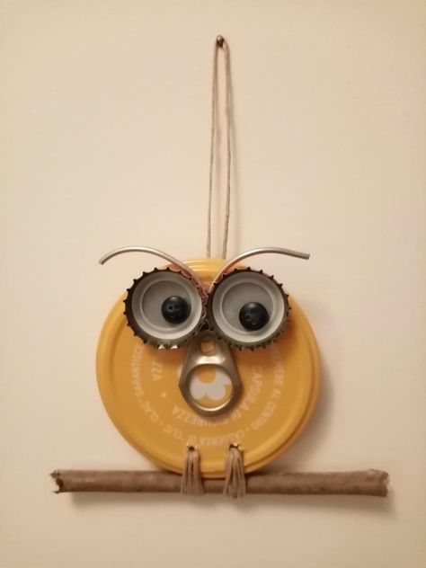 Owl Yard Art, Owl Garden Art, Junk Metal Art, Craft Work For Kids, Tin Can Art, Aluminum Can Crafts, Garden Art Drawing, Bottle Cap Art, Tin Can Crafts