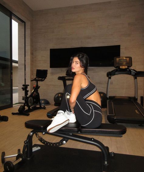 Outfit For Gym, Kylie Jenner Workout, Maquillaje Kylie Jenner, Alo Yoga Outfit, Moda Kylie Jenner, Kendall E Kylie, Instagram Kylie Jenner, Kylie Jenner Fotos, Kendall Y Kylie Jenner