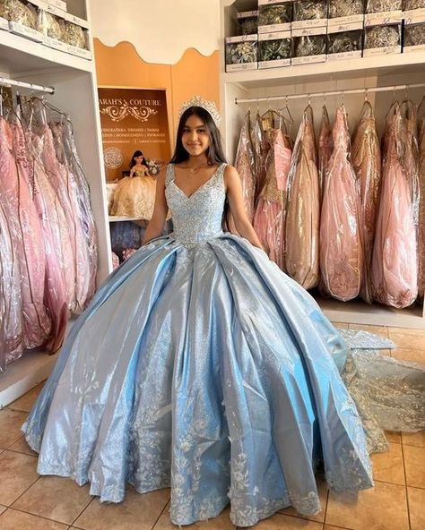 Winter Quinceanera Ideas, Winter Wonderland Quince, Quinceanera Winter Wonderland, Winter Wonderland Quinceanera, Winter Quinceanera, Winter Wonderland Dress, Quinceanera Theme, Debut Ideas, Wonderland Dress