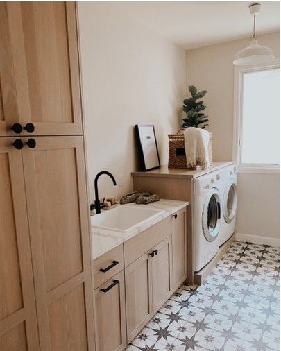 Minimal Laundry Room, Laundry Room Black, Cabinet Handles Black, Black Pulls, Perfect Laundry Room, Black And White Tile, Laundy Room, White Pantry, Black Knobs