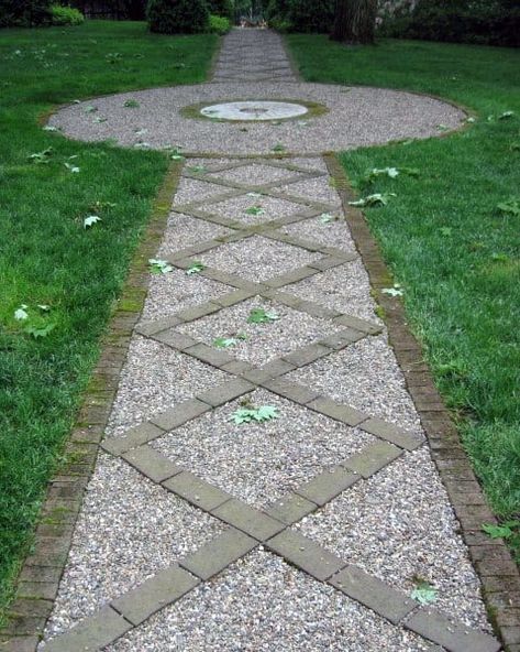 Top 40 Best Gravel Walkway Ideas - Hardscape Path Designs Backyard Dog Area, Design Per Patio, Gravel Walkway, Pea Gravel Patio, Gravel Landscaping, Brick Patio, Walkway Design, Brick Path, Gravel Patio