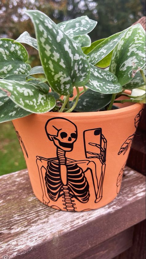 Instagram and Etsy @plantedwithpaige Halloween Pots, Painting Terra Cotta Pots, Terracotta Pot Ideas, Flower Pot Painting Ideas, Flower Pot Painting, Pot Painting Ideas, Plant Pot Design, Boy Coloring, Upscale Furniture