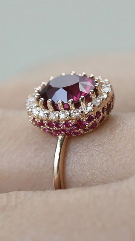 Unique Engagement Ring Designs, Garnet Ring, Expensive Jewelry Luxury, Gold Rings Fashion, Gold Ring Designs, Turkish Jewelry, Garnet Jewelry, Expensive Jewelry, Classy Jewelry