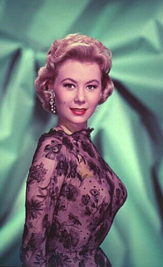 Mitzi Gaynor - Mitzi Gaynor, Old Hollywood Style, People Of Interest, Old Hollywood Stars, Classic Actresses, Hollywood Legends, B Movie, Golden Age Of Hollywood, Musical Movies